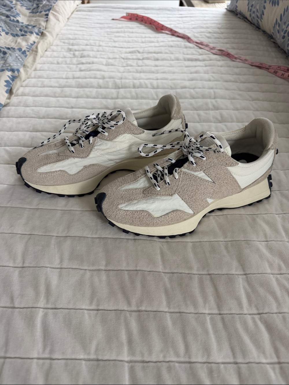 New Balance Neutral Suede & Mesh Sneaker - Cream/White/Navy size 9.5 (men’s 7.5)